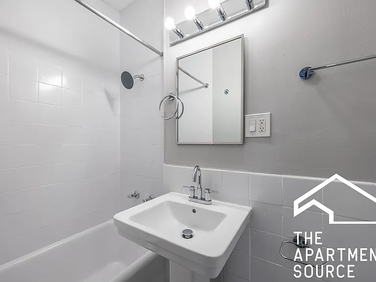 1141 N La Salle Dr #607 — Photo 5