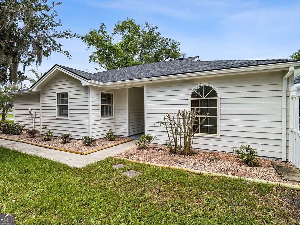 1st image of 207 Cypress Dr
