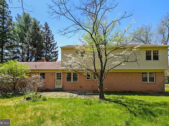 2nd image of 5509 Lake Dr
