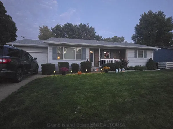 1254 Apache Ave, Hastings, NE 68901