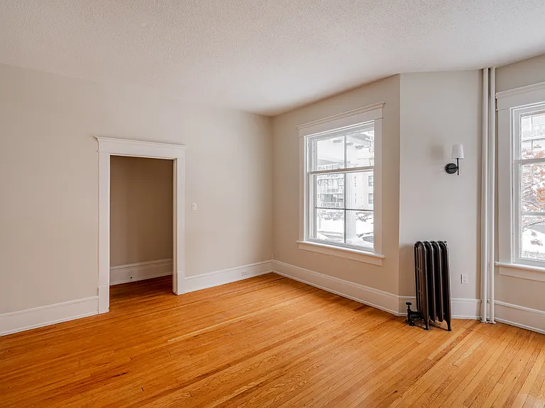 120 Wurtemburg St — Photo 12