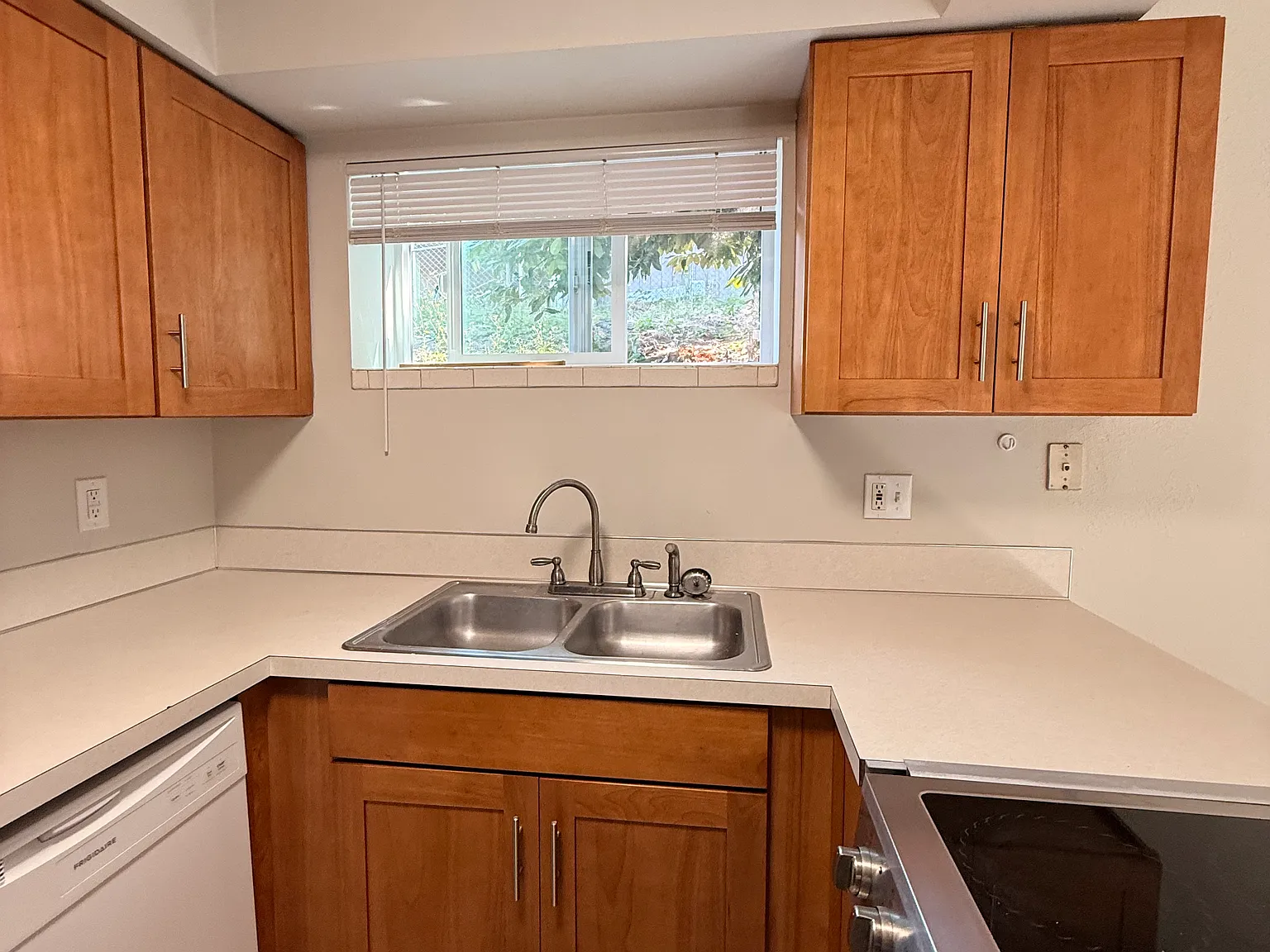 Kenwood Dr — Photo 4