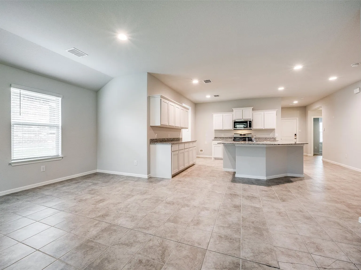 4 bed, 2082 sqft, $3,500 — Photo 4
