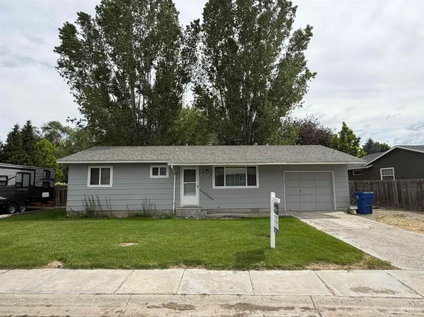 827 NW 2nd St, Fruitland, ID 83619