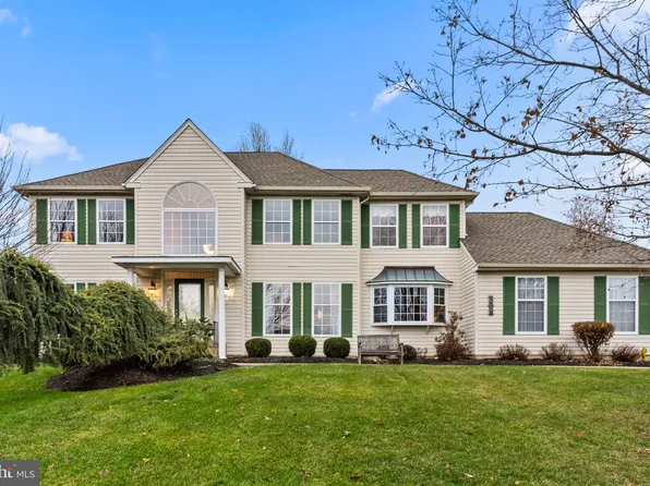 4479 Country View Dr, Doylestown, PA 18902