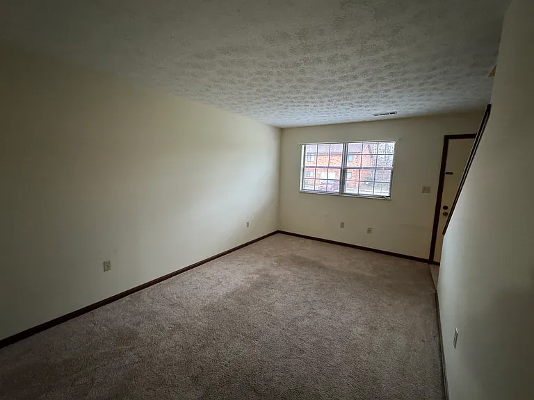 8 Garden Ln #C — Photo 13