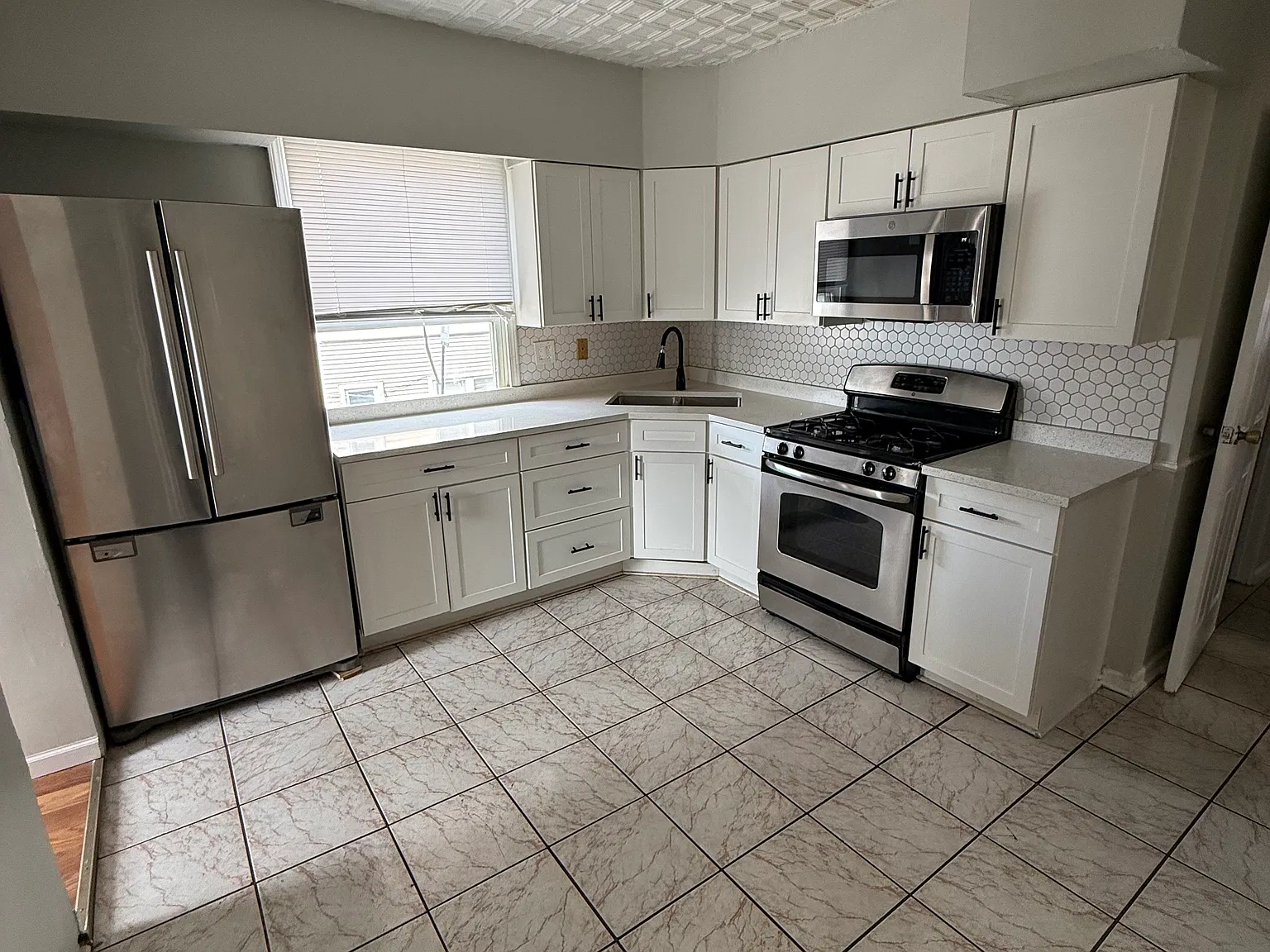 2054 N Laramie Ave — Photo 4
