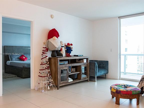 2nd image of 1800 N Bayshore Dr APT 3104