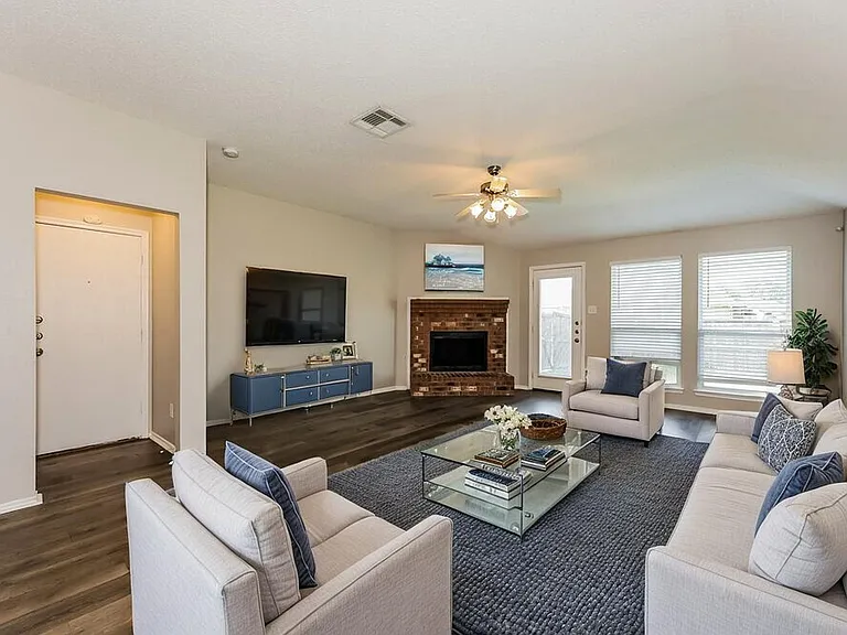 1711 Venus Dr W — Photo 3