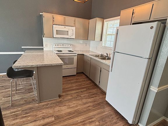 3rd image of 301 Settlers Park Dr #301