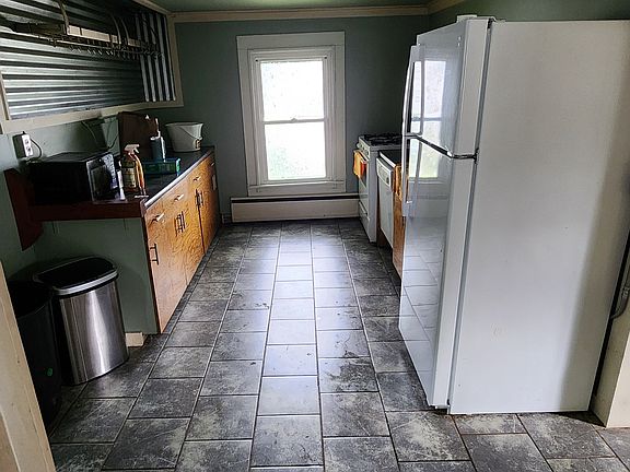 4th image of 115 Sterling St