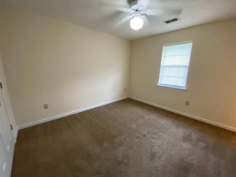 105 Hunters Run Rd — Photo 5