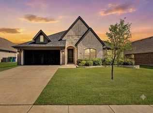 541 Harvest Grove Dr, Waxahachie, TX 75165