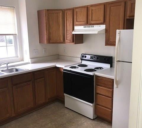 3rd image of 17 Moorefield Ct #17