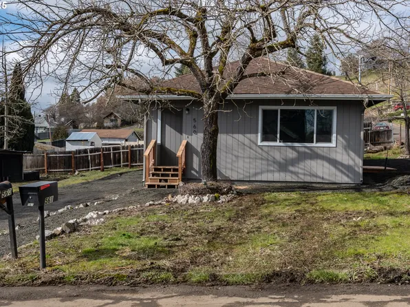 560 NE Fulton St, Roseburg, OR 97470