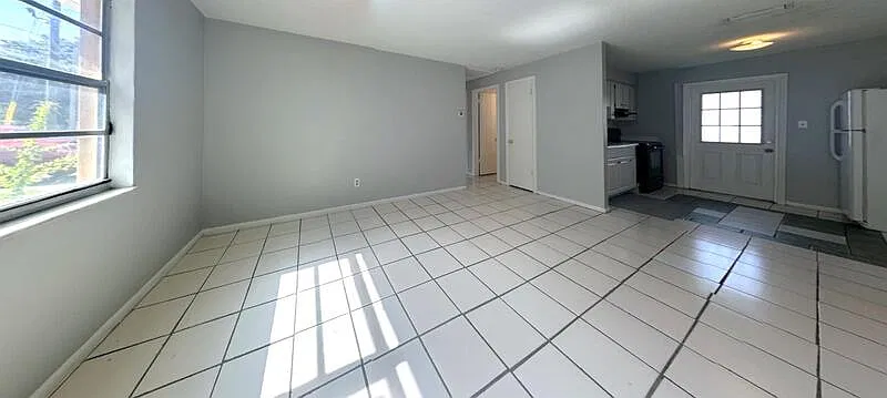 2 bed, 1.0 bath, 768 sqft, $1,295 — Photo 3