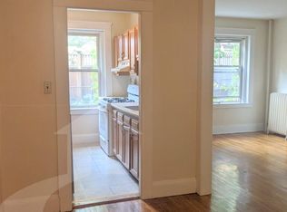 10 Agassiz St #4, Cambridge, MA 02140