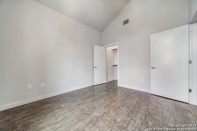 330 Clay St #11 — Photo 8
