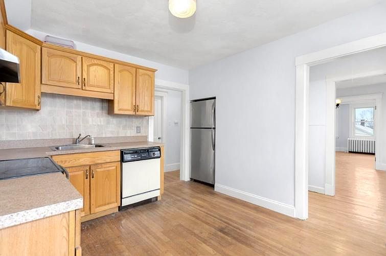 1st image of 140 Madison Ave