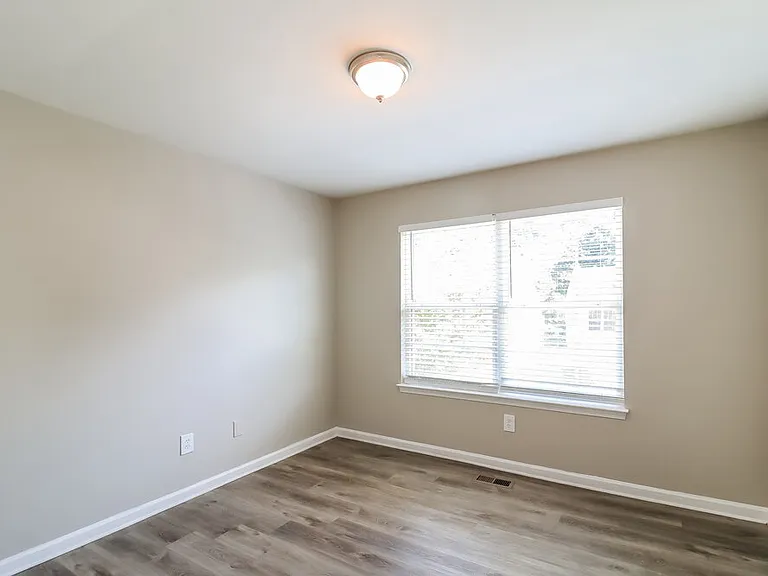 575 Sycamore Dr — Photo 13
