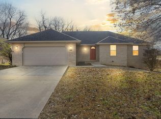 3694 W Village Ter, Springfield, MO 65810