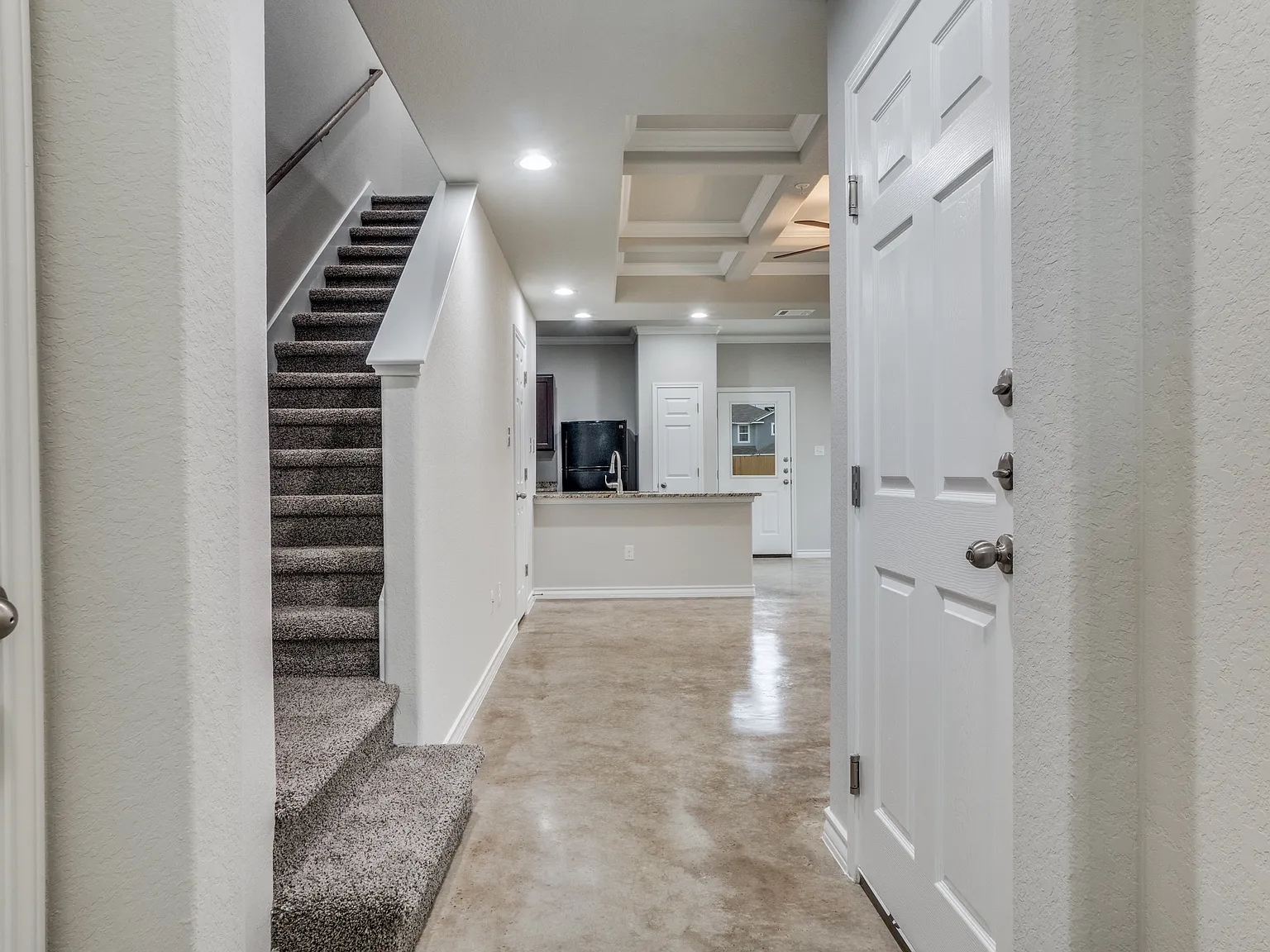 3 bed, 2.5 bath, 1219 sqft, $1,400 — Photo 2