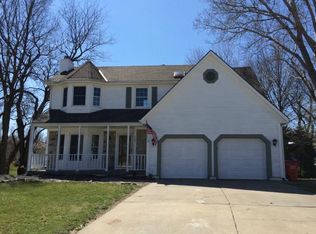 525 NE Victoria Ct, Lees Summit, MO 64086