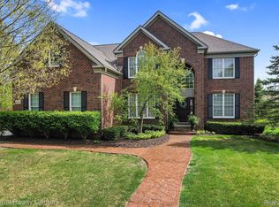 49235 Braeburn Ln, Novi, MI 48374