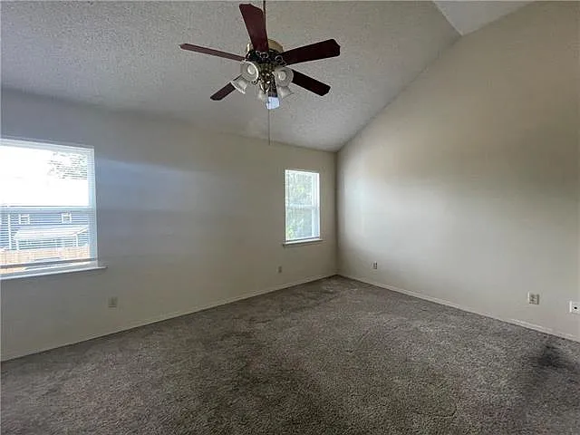 199 Kingspoint Blvd — Photo 13
