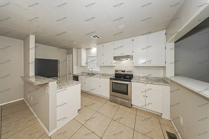912 Craig Dr — Photo 5