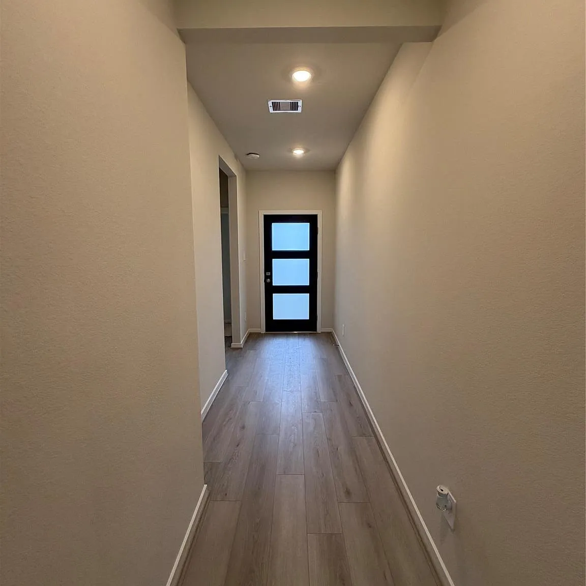 4 bed, 3.0 bath, 2316 sqft, $2,600 — Photo 4