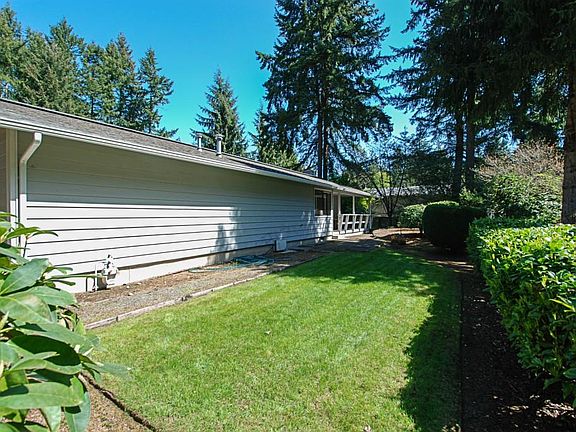 3rd image of 4108 Highline Dr SE