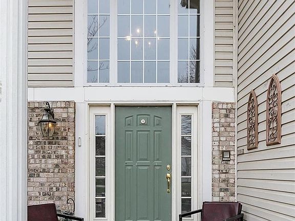 Porch leading into  the beautiful 2 story grand entryway.