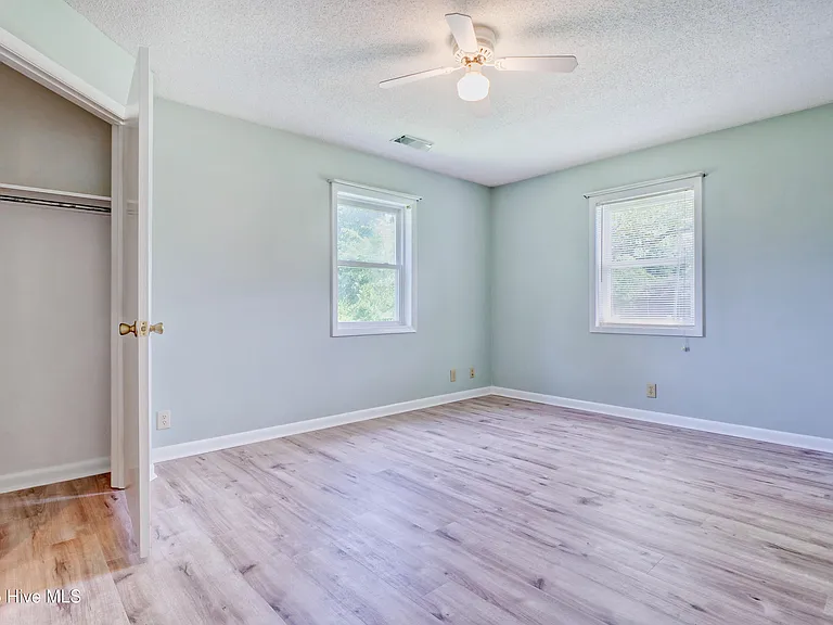 665 Hughes Rd — Photo 19