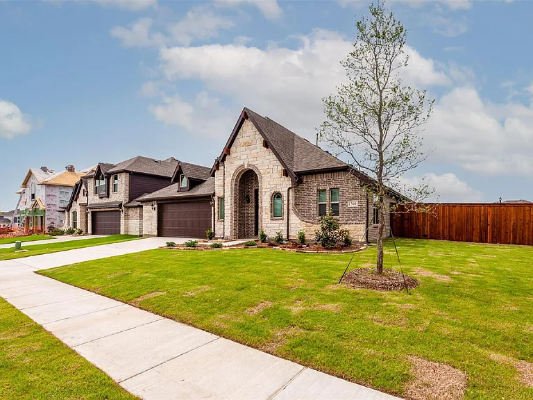 1304 Lancaster Dr — Photo 34