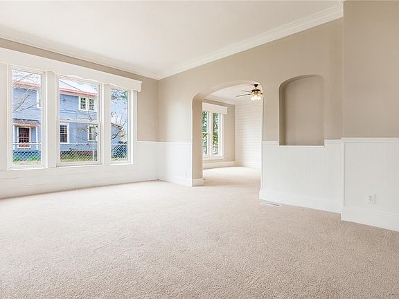 5th image of 958 Forest Ave