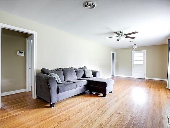 3rd image of 5347 Forest Hill Ave