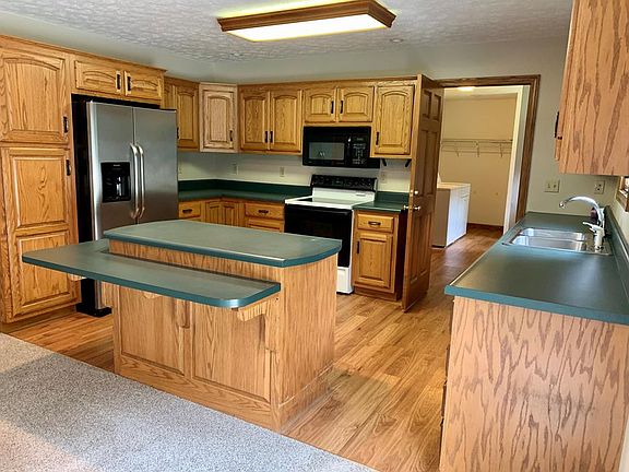 4th image of 3178 Oak Dr