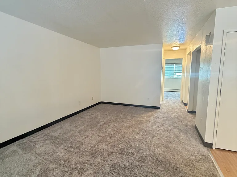 415 N Bragaw — Photo 6