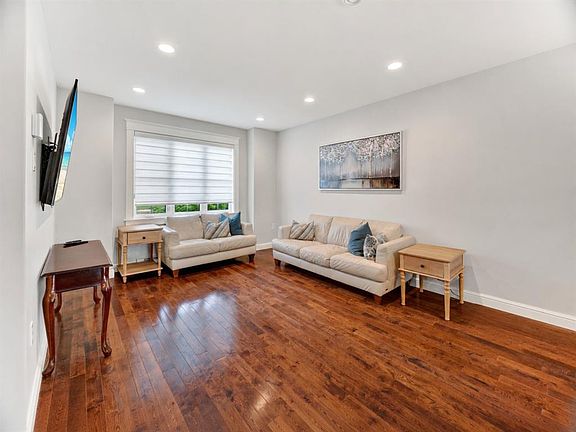 4th image of 3 Hollyberry Drive