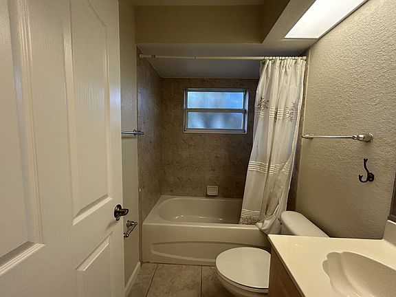 3rd image of 1651 S Cranberry Blvd