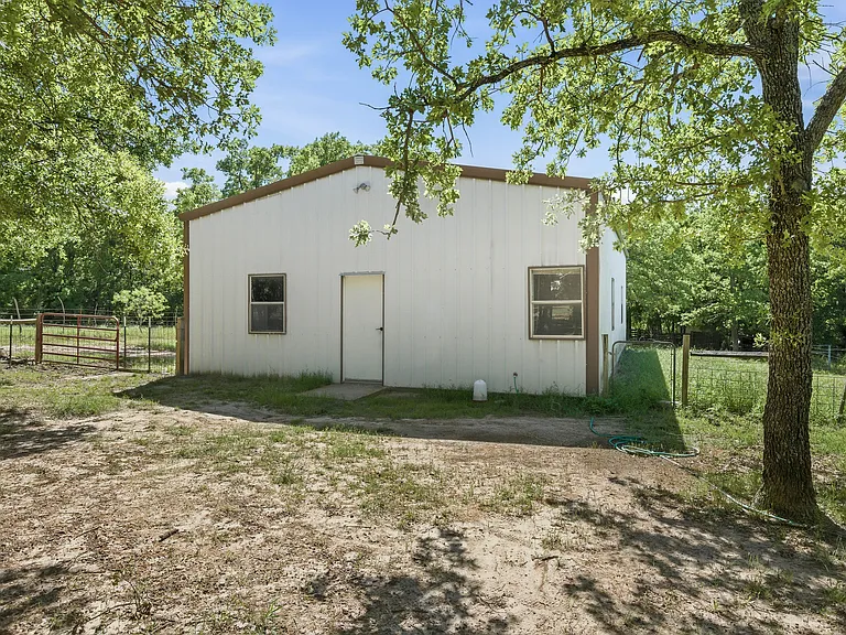2055 County Road 1370 — Photo 15