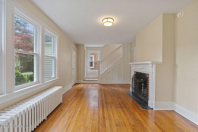 5th image of 3 Pineview Avenue