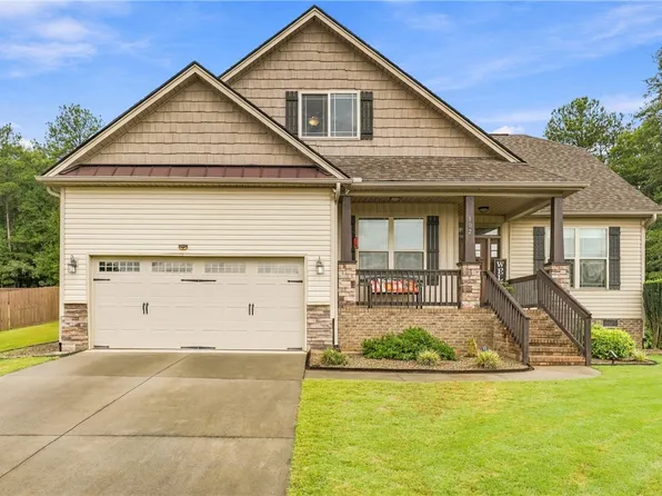 302 Palins Ct, Easley, SC 29642