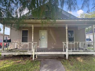712 N 11th St, Nederland, TX 77627
