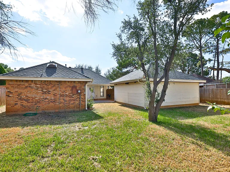 5273 Sherbrooke Ln — Photo 32