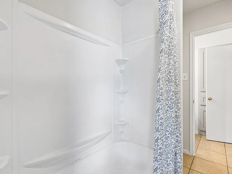 Bathtub/shower