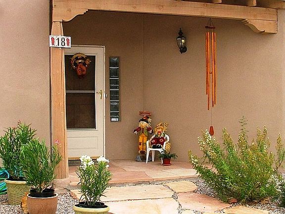 2nd image of 18 Las Brisas Ln