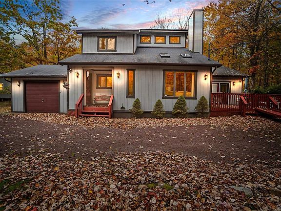 2nd image of 7 Fernwood Dr