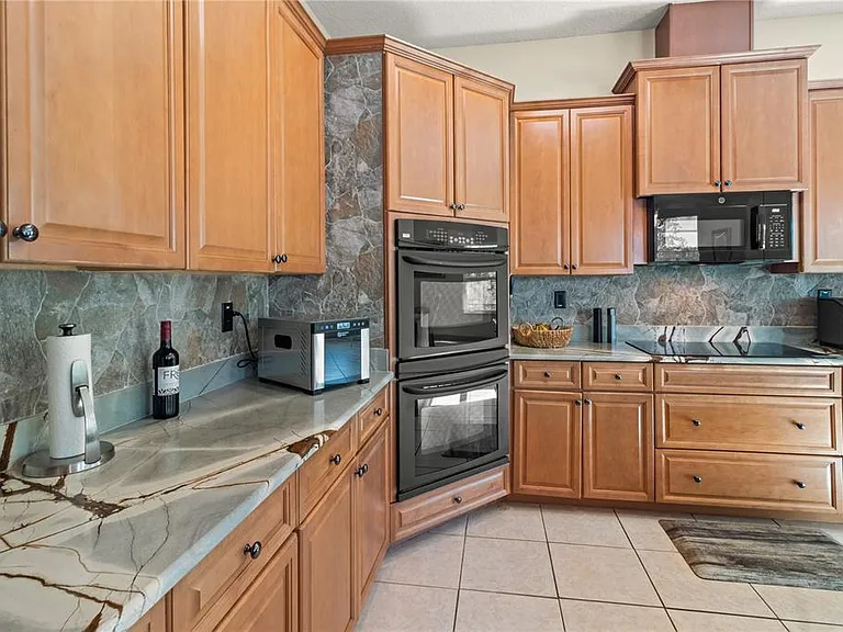 10206 Shooting Star Ct — Photo 14